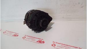 Gebruikte Dynamo Kia Carens II (FJ) 1.8i 16V Prijs € 40,00 Margeregeling aangeboden door de Graaf autodemontage B.V.