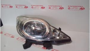 Gebruikte Rechter Koplamp Peugeot 107 1.0 12V Prijs € 40,00 Margeregeling aangeboden door de Graaf autodemontage B.V.