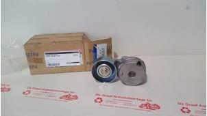 Gebruikte Spanner multiriem Renault Megane III Coupe (DZ) 2.0 16V CVT Prijs € 50,00 Margeregeling aangeboden door de Graaf autodemontage B.V.