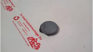 Gebruikte Afdekkap Sleepoog achter Opel Astra H SW (L35) 1.6 16V Twinport Prijs € 15,00 Margeregeling aangeboden door de Graaf autodemontage B.V.