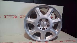 Gebruikte Velg Mercedes S (W220) Prijs € 100,00 Margeregeling aangeboden door de Graaf autodemontage B.V.