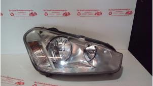 Gebruikte Rechter Koplamp Ford C-Max (DM2) 1.8 16V Prijs € 85,00 Margeregeling aangeboden door de Graaf autodemontage B.V.