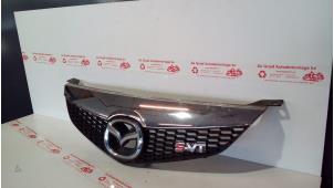 Gebruikte Grille Mazda 6 Sportbreak (GY19/89) 2.0i 16V S-VT Prijs € 25,00 Margeregeling aangeboden door de Graaf autodemontage B.V.