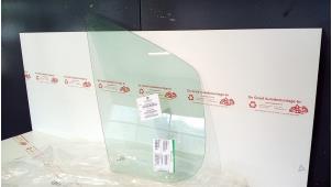Gebruikte Extra Ruit 2Deurs rechts-voor Opel Vivaro 1.9 DI Prijs € 75,00 Margeregeling aangeboden door de Graaf autodemontage B.V.