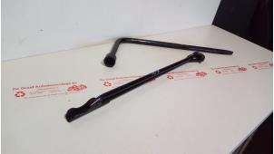 Gebruikte Wielsleutel Ford Transit 2.2 TDCi 16V Prijs € 40,00 Margeregeling aangeboden door de Graaf autodemontage B.V.