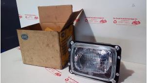 Gebruikte Koplamp rechts Mercedes 814 Prijs € 100,00 Margeregeling aangeboden door de Graaf autodemontage B.V.