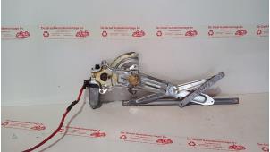 Gebruikte Ruitmechaniek 2Deurs rechts-voor Suzuki Swift (SF310/413) 1.3 Prijs € 35,00 Margeregeling aangeboden door de Graaf autodemontage B.V.
