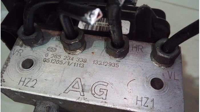 ABS Pomp van een Opel Meriva 1.8 16V 2006