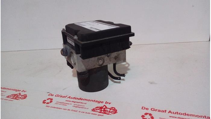 ABS Pomp van een Opel Meriva 1.8 16V 2006