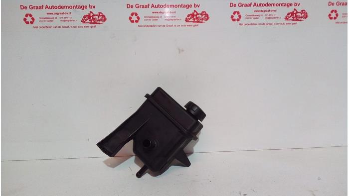 Gebruikte Servo Oliereservoir Mitsubishi Space Star (DG) 1.6 16V Prijs € 25,00 Margeregeling aangeboden door de Graaf autodemontage B.V.