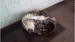 Gebruikte Versnellingsbak Volkswagen Transporter T5 1.9 TDi Prijs € 900,00 Margeregeling aangeboden door de Graaf autodemontage B.V.