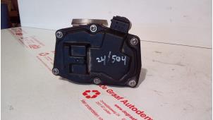 Gebruikte Gasklephuis Ford Focus 3 1.0 Ti-VCT EcoBoost 12V 100 Prijs € 30,00 Margeregeling aangeboden door de Graaf autodemontage B.V.