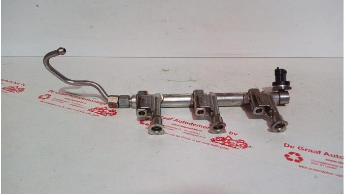 Gebruikte Injector brug Ford Focus 3 1.0 Ti-VCT EcoBoost 12V 100 Prijs € 30,00 Margeregeling aangeboden door de Graaf autodemontage B.V.