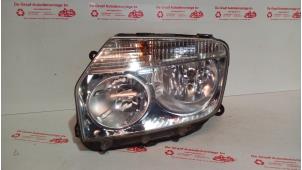 Gebruikte Koplamp links Dacia Duster (HS) 1.5 dCi Prijs € 75,00 Margeregeling aangeboden door de Graaf autodemontage B.V.