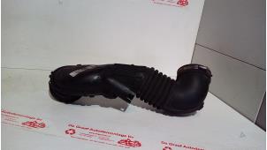 Gebruikte Aanzuigslang Lucht BMW 3 serie Touring (E91) 320d 16V Prijs € 30,00 Margeregeling aangeboden door de Graaf autodemontage B.V.