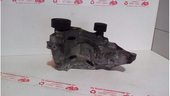 Gebruikte Dynamosteun onder BMW 3 serie Touring (E91) 320d 16V Prijs € 50,00 Margeregeling aangeboden door de Graaf autodemontage B.V.