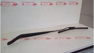 Gebruikte Ruitenwisserarm voor Citroen DS3 (SA) 1.6 e-HDi Prijs € 15,00 Margeregeling aangeboden door de Graaf autodemontage B.V.