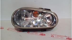 Gebruikte Koplamp rechts Volkswagen Golf IV (1J1) 2.3 V5 GTI 20V Prijs € 25,00 Margeregeling aangeboden door de Graaf autodemontage B.V.