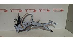 Gebruikte Ruitmechaniek 2Deurs rechts-voor Opel Combo Tour (Corsa C) 1.4 16V Twin Port Prijs € 35,00 Margeregeling aangeboden door de Graaf autodemontage B.V.