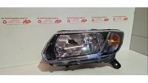 Gebruikte Linker Koplamp Dacia Sandero II 0.9 TCE 12V Prijs € 100,00 Margeregeling aangeboden door de Graaf autodemontage B.V.