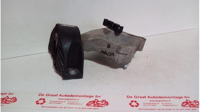 Gebruikte Motorrubber Dacia Sandero II 0.9 TCE 12V Prijs € 25,00 Margeregeling aangeboden door de Graaf autodemontage B.V.