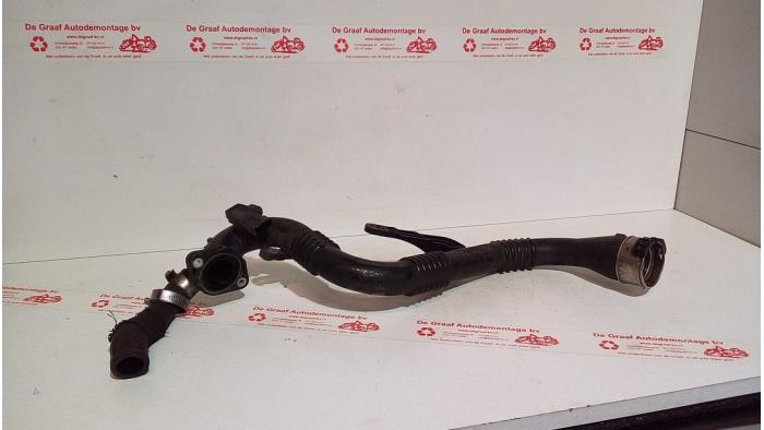 Gebruikte Intercooler Slang Dacia Sandero II 0.9 TCE 12V Prijs € 30,00 Margeregeling aangeboden door de Graaf autodemontage B.V.