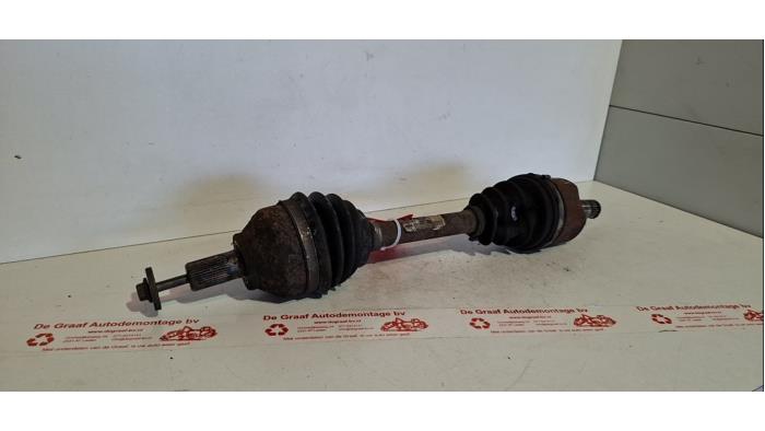 Gebruikte Aandrijfas links-voor Volvo V50 (MW) 2.4 20V Prijs € 50,00 Margeregeling aangeboden door de Graaf autodemontage B.V.