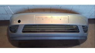 Gebruikte Voorbumper Ford Fiesta 5 (JD/JH) 1.3 Prijs € 100,00 Margeregeling aangeboden door de Graaf autodemontage B.V.