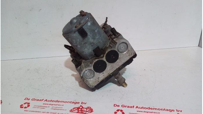 ABS Pomp van een Mercedes-Benz C (W202) 1.8 C-180 16V 1996