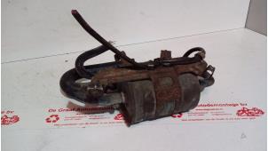 Gebruikte Benzinepomp Mercedes C (W202) 1.8 C-180 16V Prijs € 40,00 Margeregeling aangeboden door de Graaf autodemontage B.V.