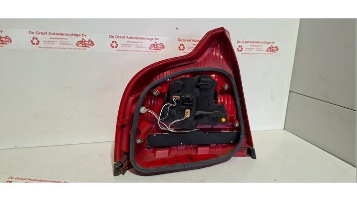 Achterlicht rechts van een Volvo S80 (TR/TS) 2.4 SE 20V 170 2004