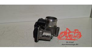 Gebruikte Gasklephuis Ford Focus 3 Wagon 1.0 Ti-VCT EcoBoost 12V 125 Prijs € 30,00 Margeregeling aangeboden door de Graaf autodemontage B.V.