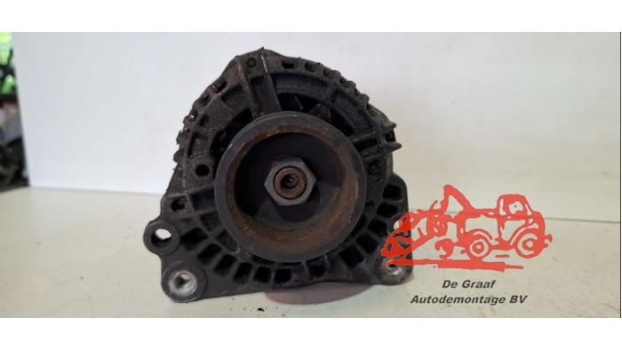 Gebruikte Dynamo Volkswagen Transporter/Caravelle T4 2.5 TDI Prijs € 60,00 Margeregeling aangeboden door de Graaf autodemontage B.V.