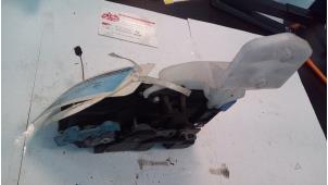 Gebruikte Deurslot Mechaniek 2Deurs links Volkswagen Caddy III (2KA,2KH,2CA,2CH) 1.9 TDI Prijs op aanvraag aangeboden door de Graaf autodemontage B.V.