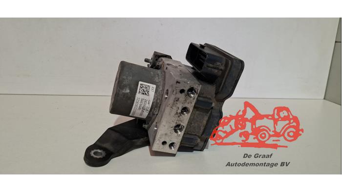 Gebruikte ABS Pomp Opel Karl 1.0 12V Prijs € 50,00 Margeregeling aangeboden door de Graaf autodemontage B.V.