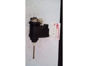 Gebruikte Motor Koplamp Hyundai Sonata 2.0i GLE Prijs op aanvraag aangeboden door de Graaf autodemontage B.V.