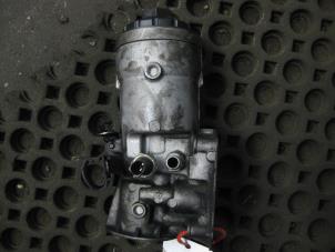 Gebruikte Oliefilterhuis Volkswagen Jetta III (1K2) 1.9 TDI Prijs op aanvraag aangeboden door de Graaf autodemontage B.V.