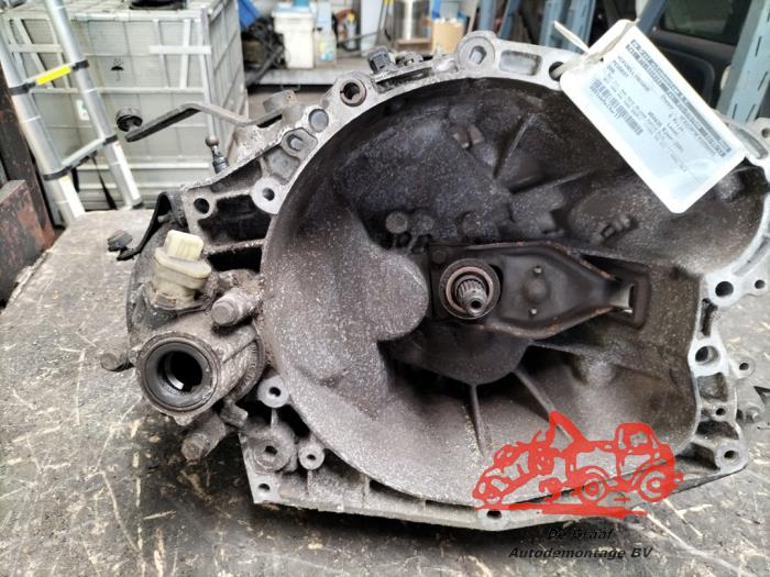 Gebruikte Versnellingsbak Peugeot 206 (2A/C/H/J/S) 2.0 GTI 16V Prijs € 200,00 Margeregeling aangeboden door de Graaf autodemontage B.V.