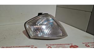 Gebruikte Pinker rechts Mazda 323 Fastbreak (BJ14) Prijs € 15,00 Margeregeling aangeboden door de Graaf autodemontage B.V.