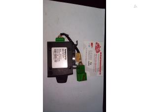 Gebruikte Telefoon Module Volvo S40 (MS) 2.0 D 16V Prijs € 20,00 Margeregeling aangeboden door de Graaf autodemontage B.V.