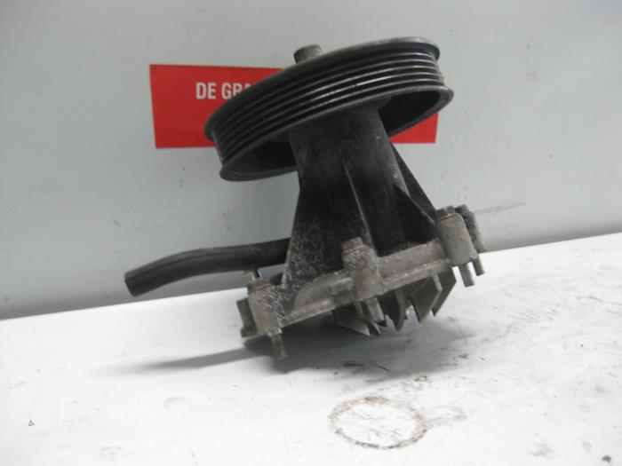 Gebruikte Waterpomp Ssang Yong Rexton 2.9 TD RJ 290 Prijs op aanvraag aangeboden door de Graaf autodemontage B.V.