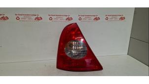 Gebruikte Achterlicht links Renault Clio II (BB/CB) 1.4 16V Prijs € 25,00 Margeregeling aangeboden door de Graaf autodemontage B.V.