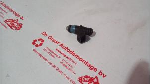 Gebruikte Injector (benzine injectie) Renault Megane II (BM/CM) 1.4 16V 98 Prijs € 20,00 Margeregeling aangeboden door de Graaf autodemontage B.V.