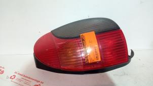 Gebruikte Achterlicht rechts Peugeot 306 Break (7E) 1.6i XR,XT,ST Prijs € 20,00 Margeregeling aangeboden door de Graaf autodemontage B.V.