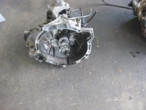 Gebruikte Versnellingsbak Ford Fiesta 5 (JD/JH) 1.4 16V Prijs op aanvraag aangeboden door de Graaf autodemontage B.V.