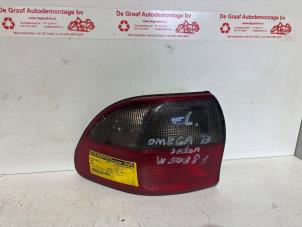 Gebruikte Achterlicht links Opel Omega B (25/26/27) 2.0i 16V Prijs € 25,00 Margeregeling aangeboden door de Graaf autodemontage B.V.