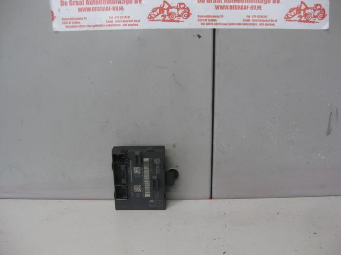 Gebruikte Deur module Audi A4 Avant (B8) 2.0 TDI 16V Prijs € 25,00 Margeregeling aangeboden door de Graaf autodemontage B.V.