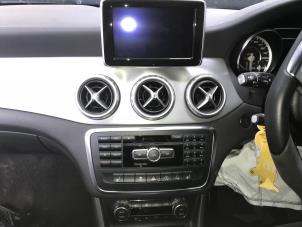 Gebruikte Radio CD Speler Mercedes GLA (156.9) 2.0 45 AMG Turbo 16V Prijs op aanvraag aangeboden door "Altijd Raak" Penders