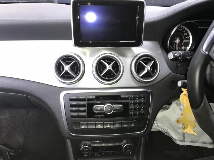 Bedieningspaneel Airco van een Mercedes-Benz GLA (156.9) 2.0 45 AMG Turbo 16V 2015