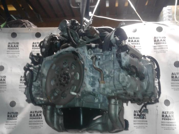 Motor van een Subaru Legacy (BM) 2.5 16V 2015